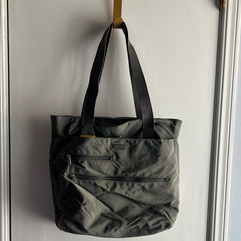 Women’s gray Baggallini Tote Bag with Front Zippers